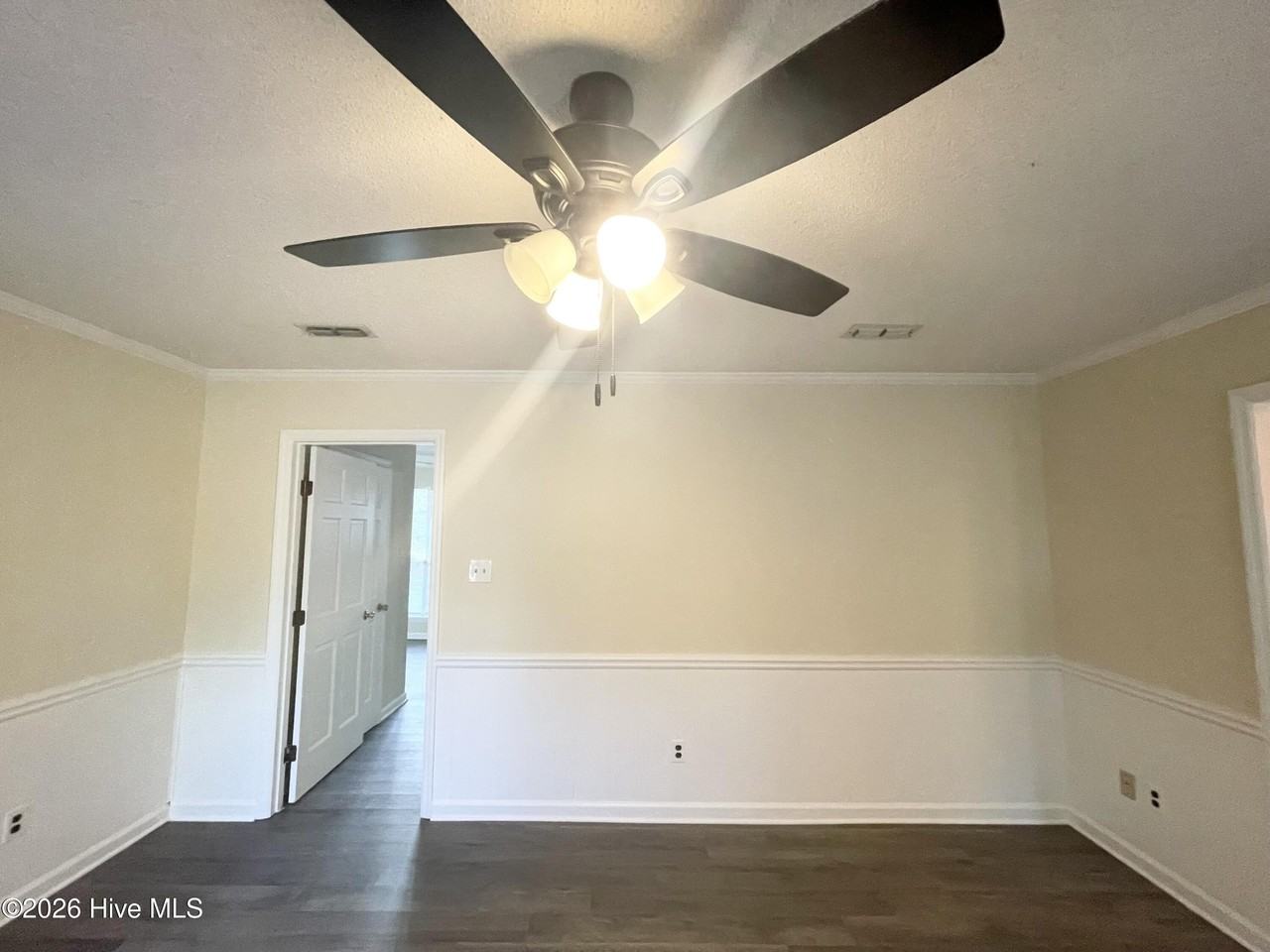 642 Clinton Way W - Photo 5 of 19