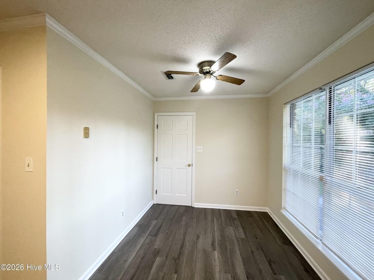 642 Clinton Way W - Photo 7 of 19
