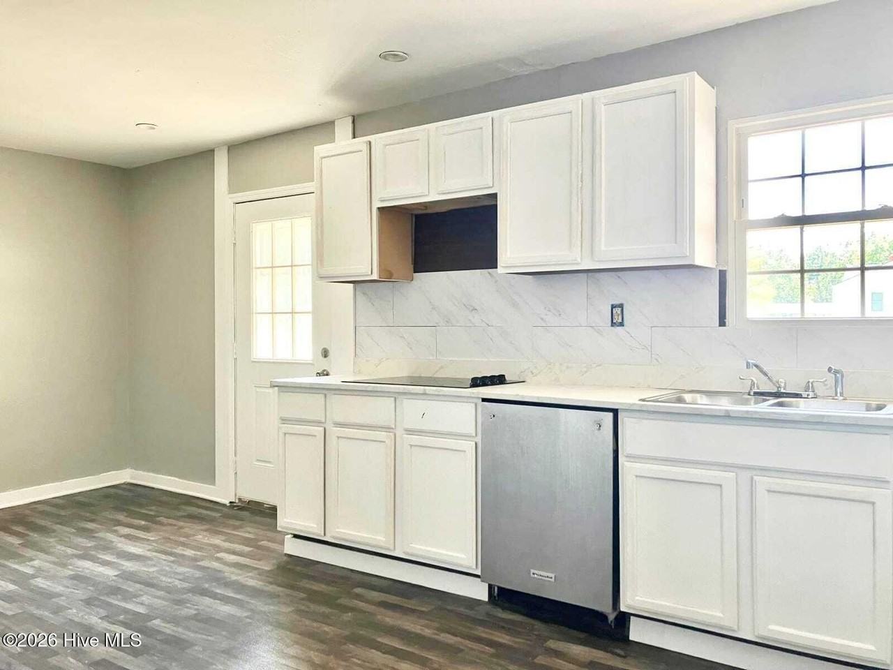 2116 Cadden Rd - Photo 3 of 16