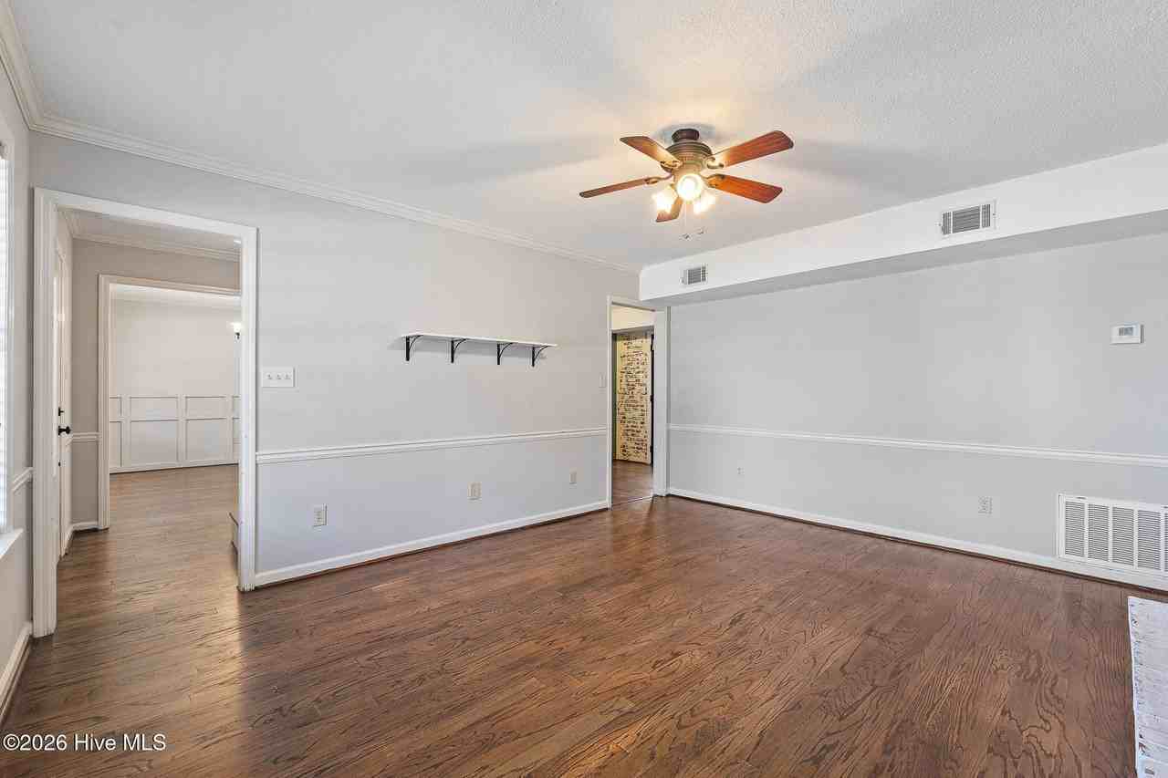 4140 Clinton Way E - Photo 5 of 25
