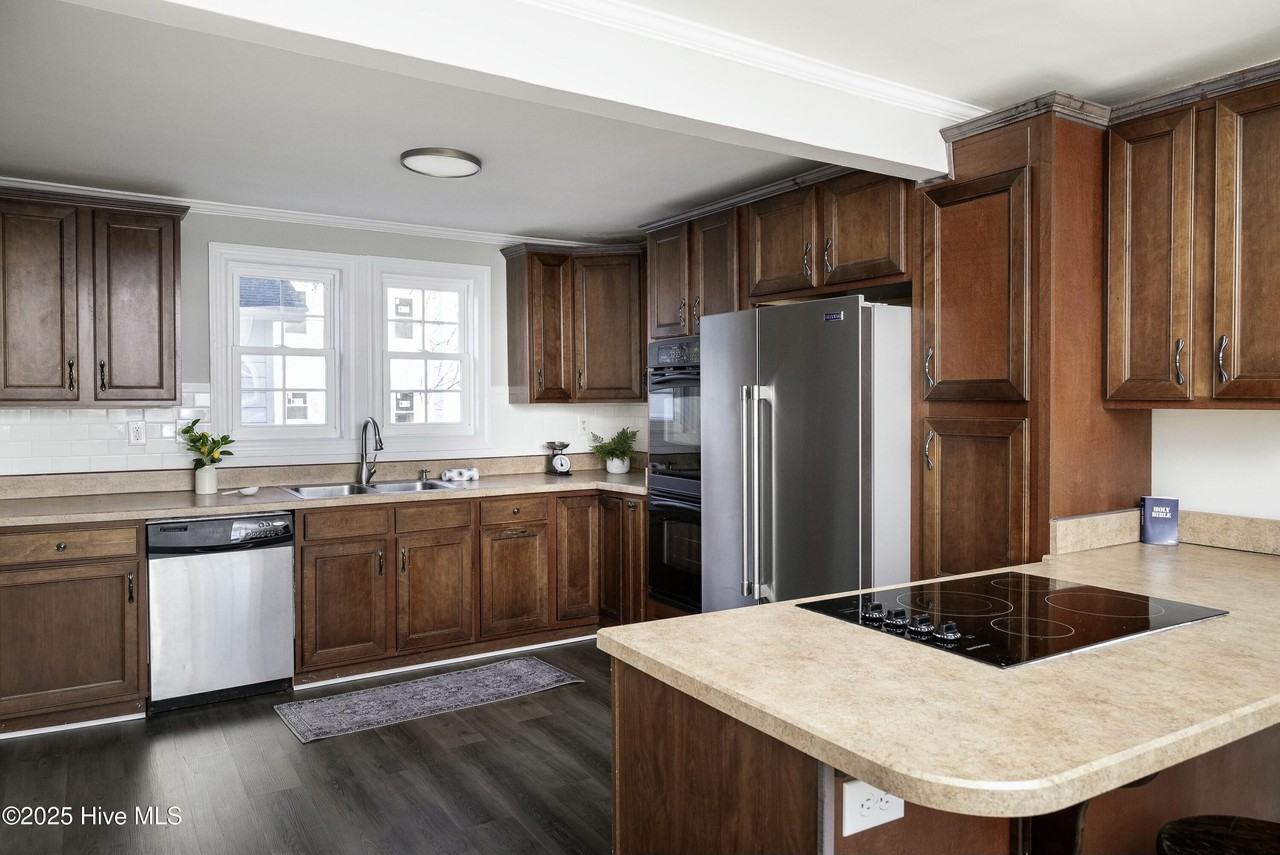 309 E Church St - Photo 4 of 20