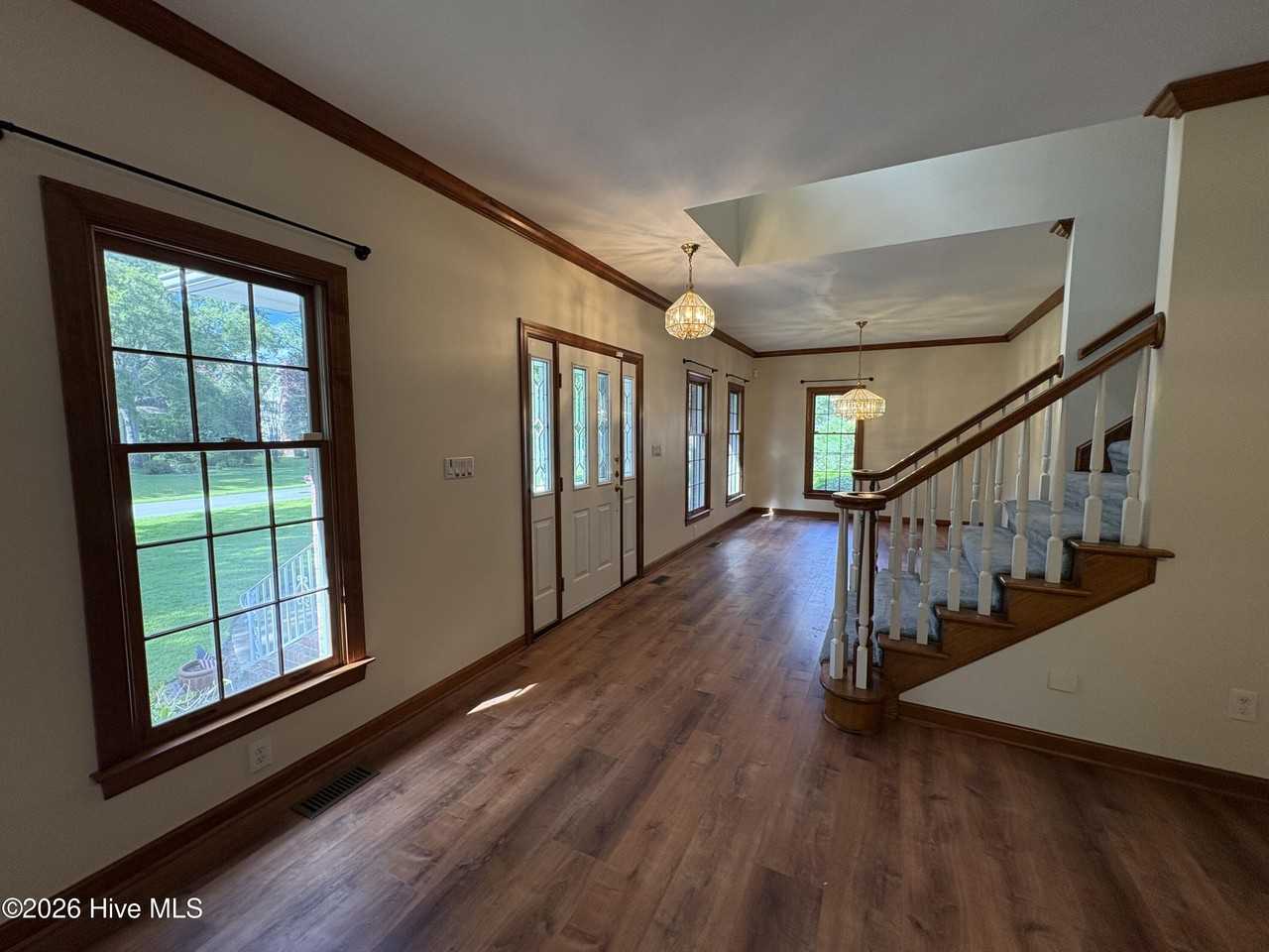 916 Dorset Way - Photo 3 of 25