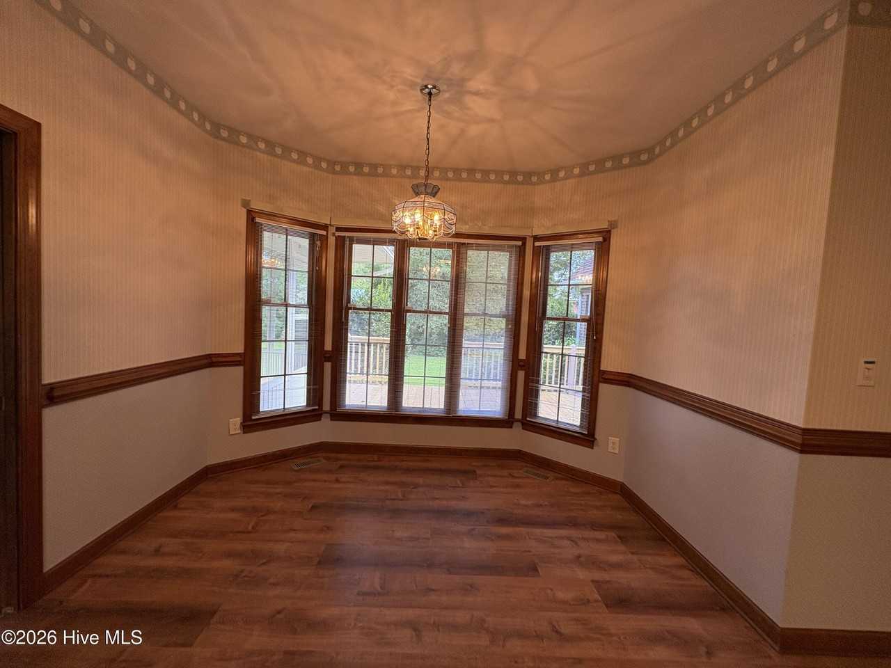 916 Dorset Way - Photo 7 of 25