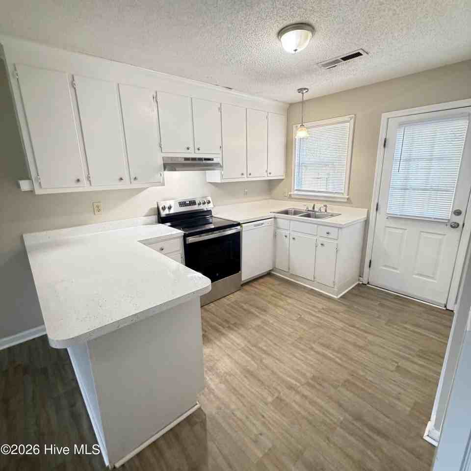 6615 Cottonwood Dr #D - Photo 3 of 12