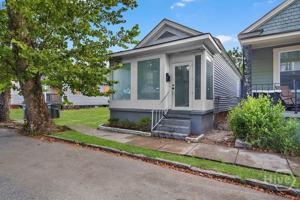 featured image of 612 W 42nd St