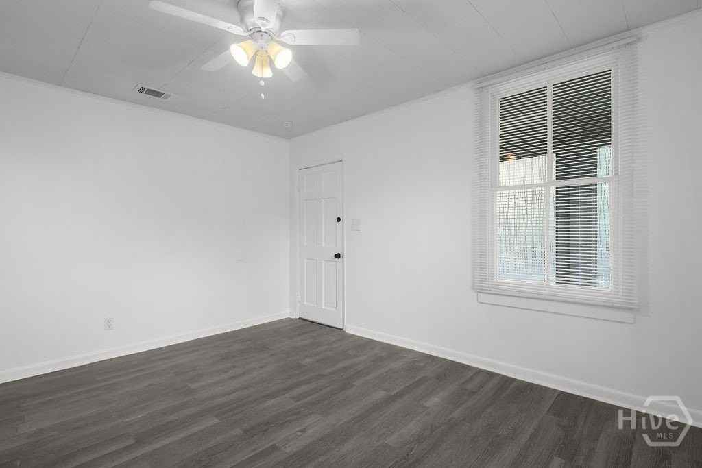 612 W 42nd St - Photo 7 of 31