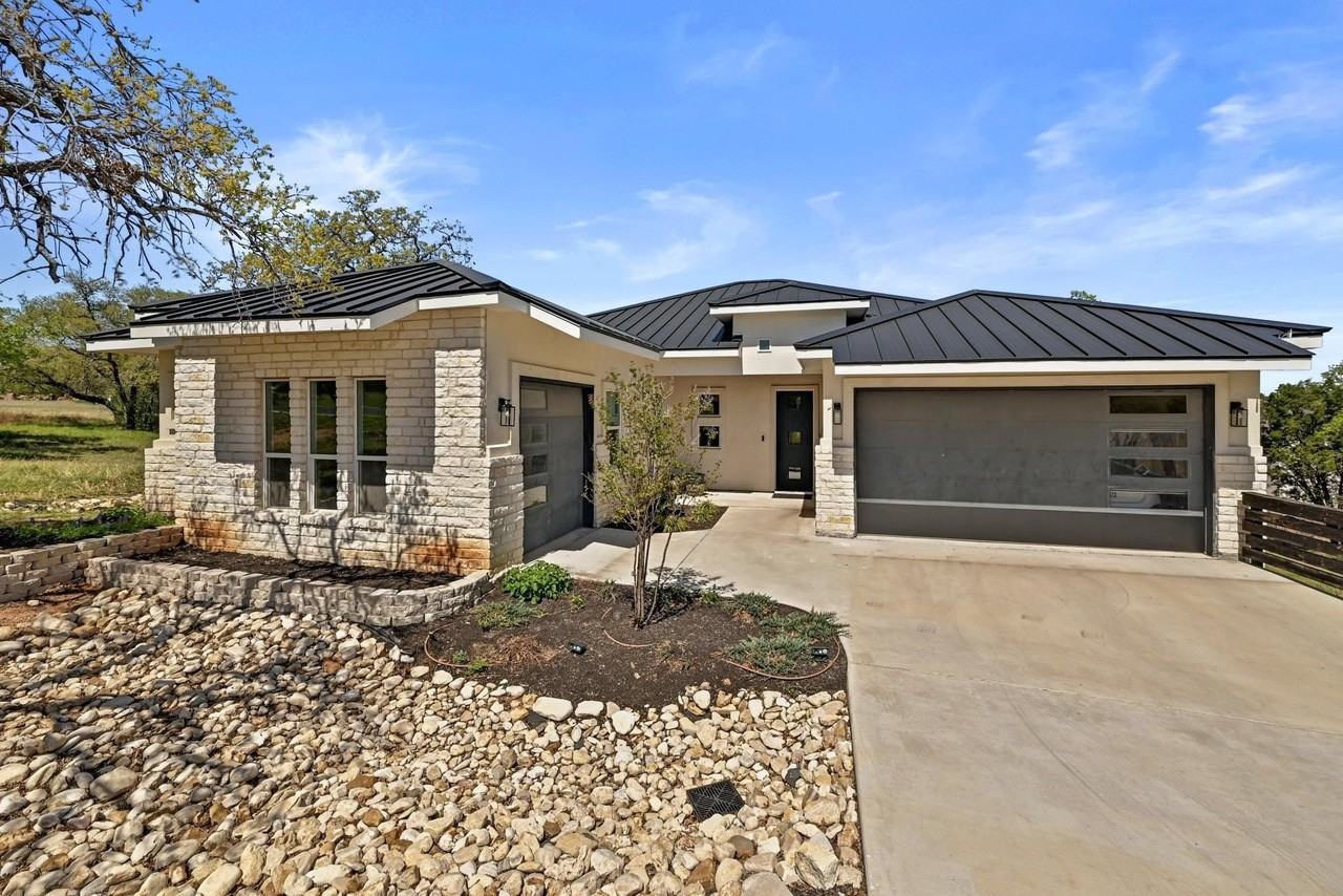 104 Desert Rose - Photo 2 of 36