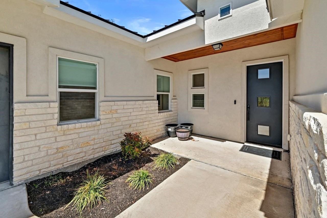 104 Desert Rose - Photo 3 of 36