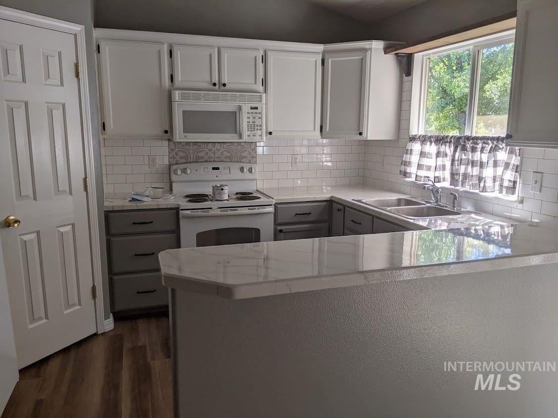 3253 N Lilyturf Ave - Home For Rent - Photo 5 of 17