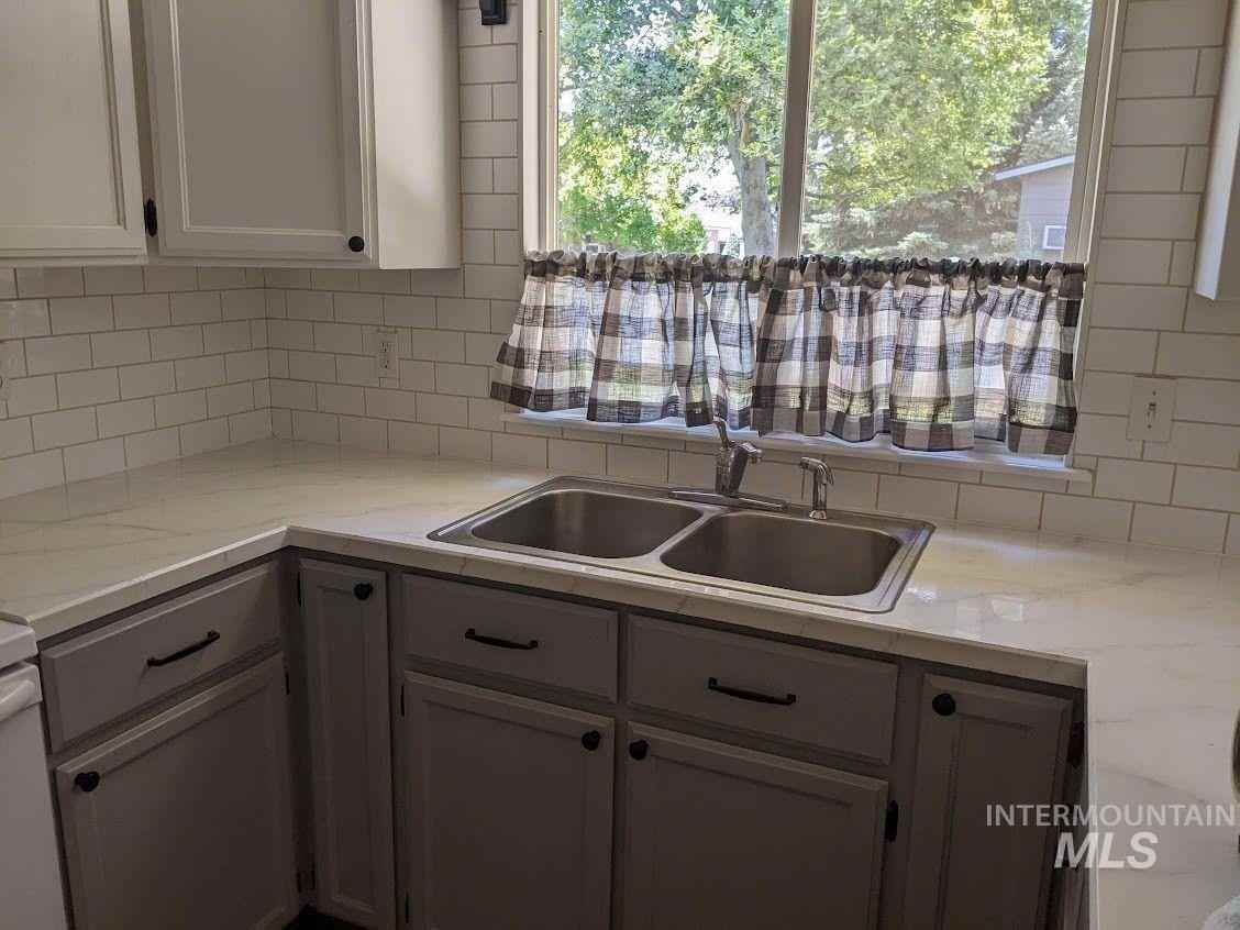 3253 N Lilyturf Ave - Home For Rent - Photo 6 of 17