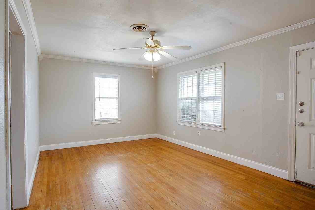 2818 40th St - Photo 3 of 15