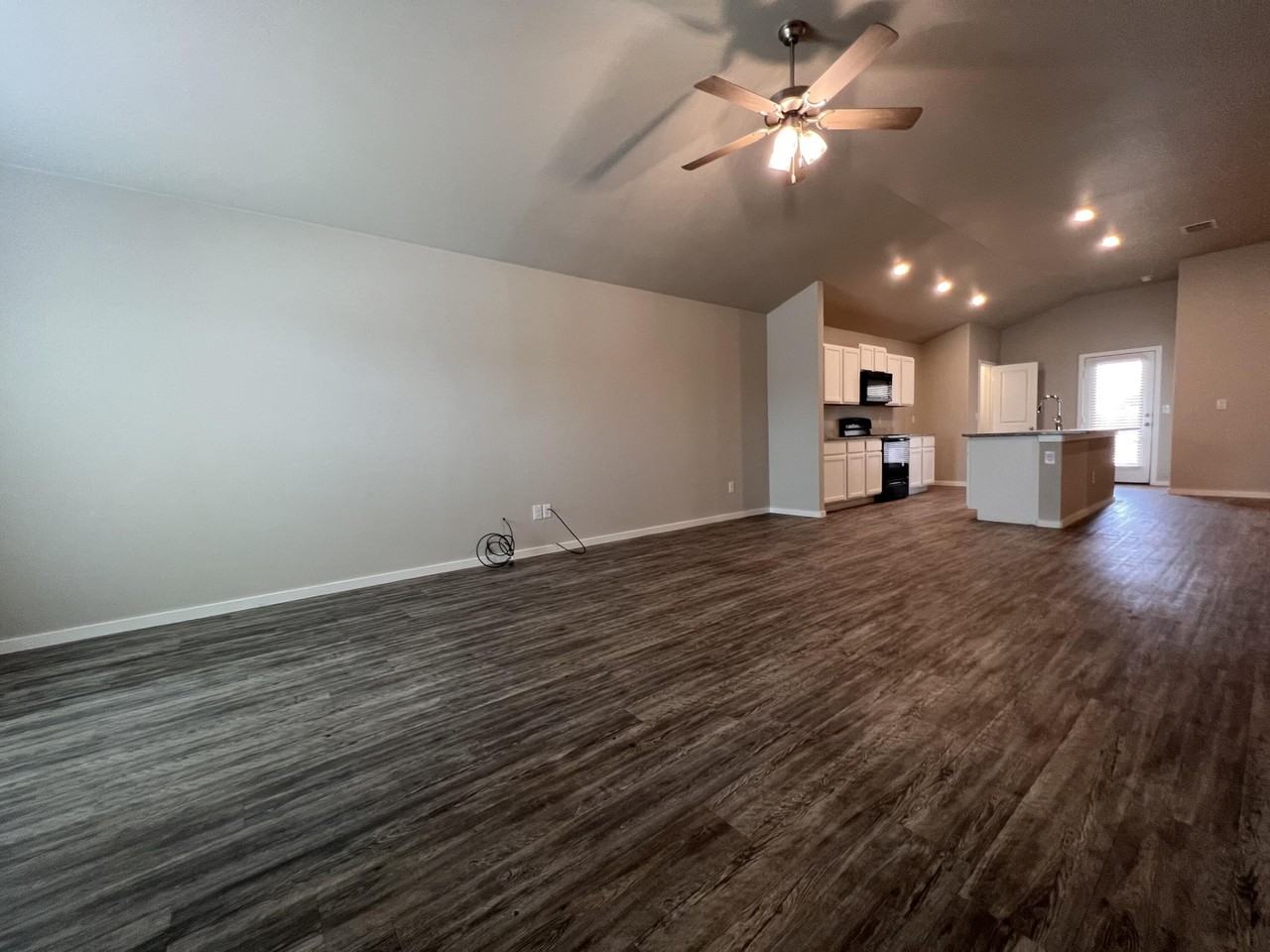 2118 N Texas Ave - Photo 2 of 23