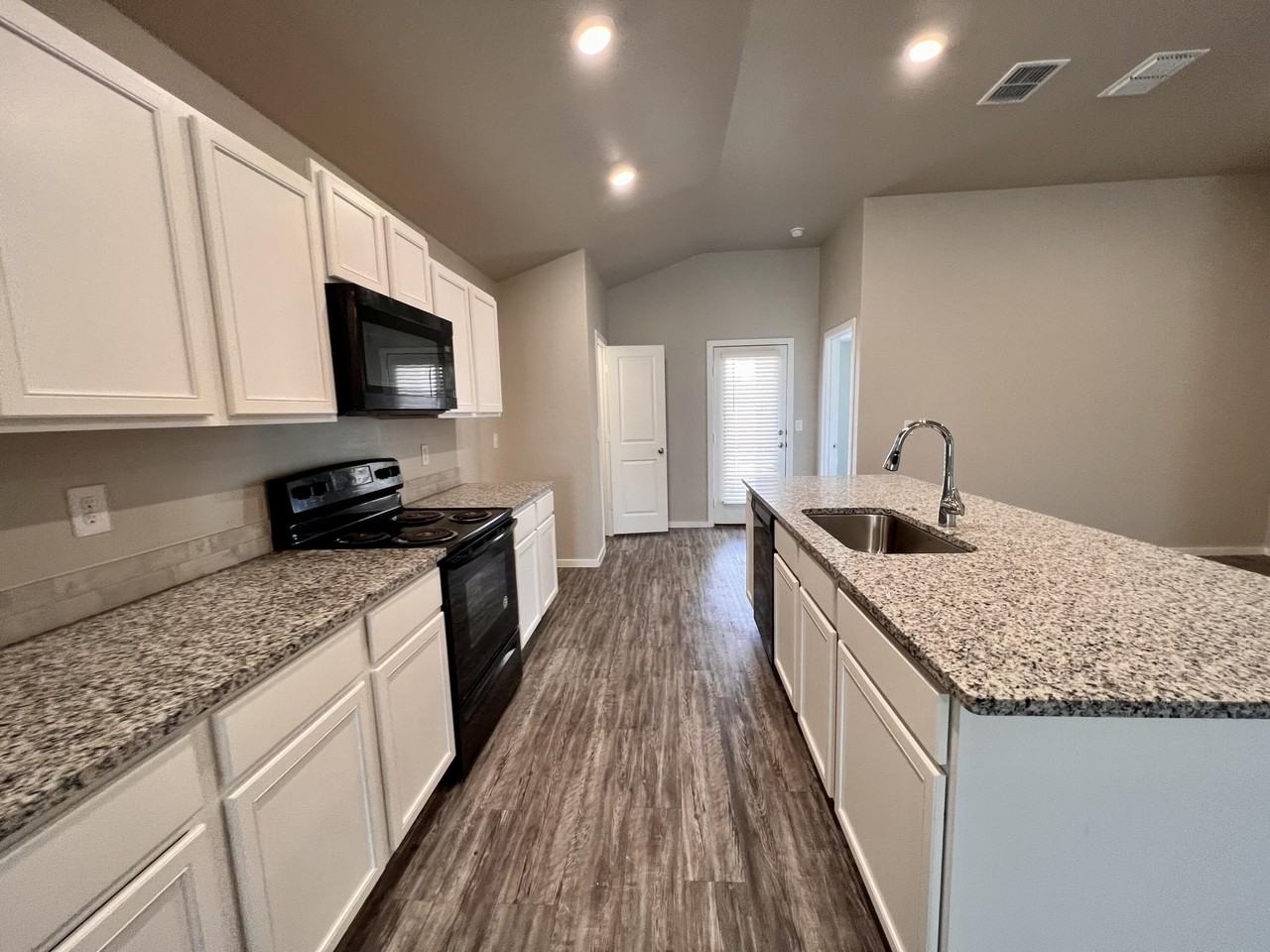 2118 N Texas Ave - Photo 6 of 23