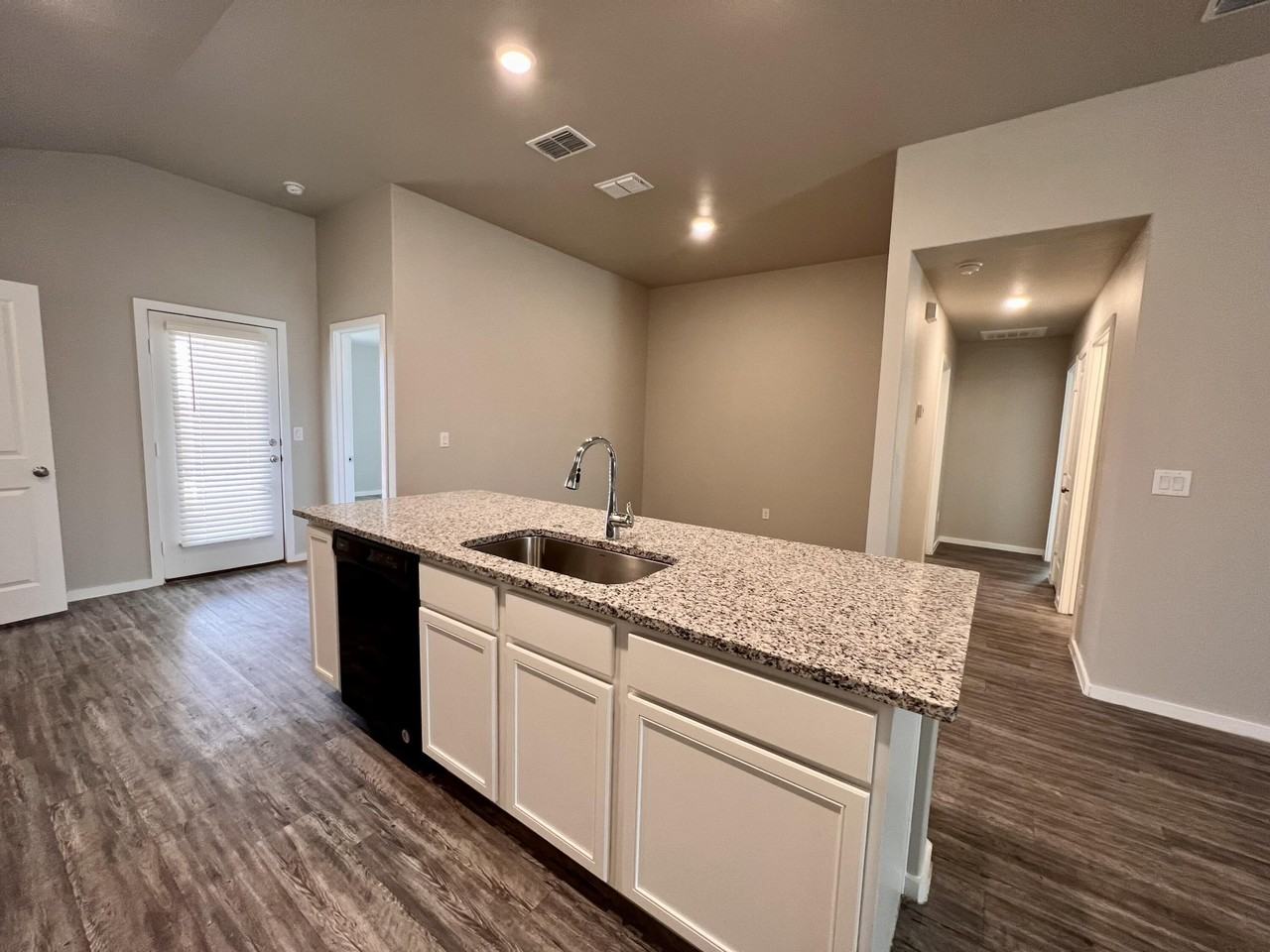 2118 N Texas Ave - Photo 7 of 23