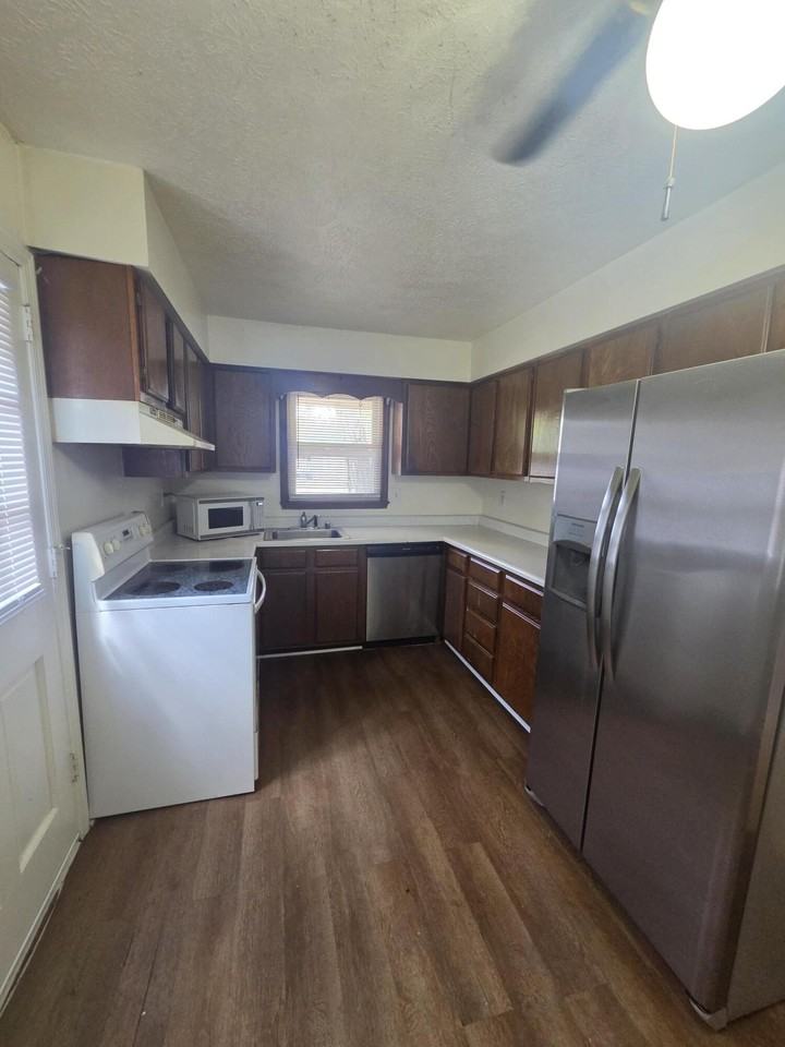 637 Eureka Springs Dr #A - Photo 3 of 8