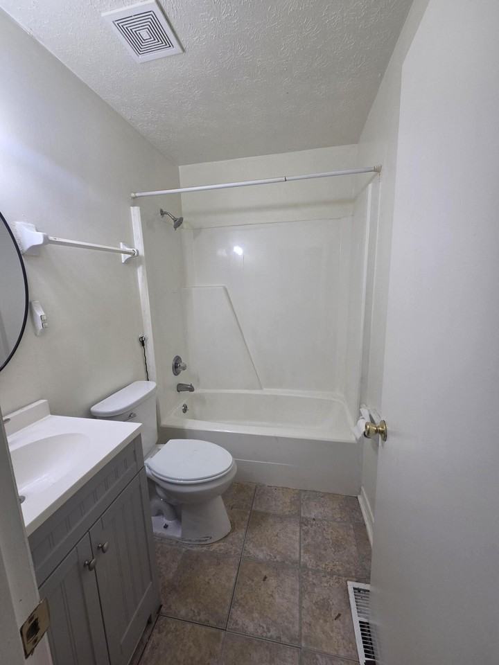 637 Eureka Springs Dr #A - Photo 5 of 8