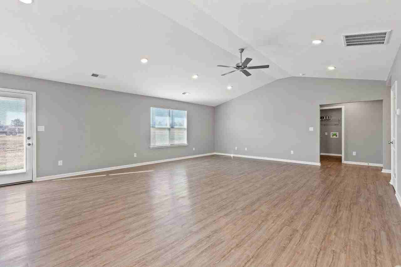 336 Pageant Dr - Photo 4 of 19