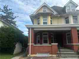 featured image of 1638 W Walnut St #1