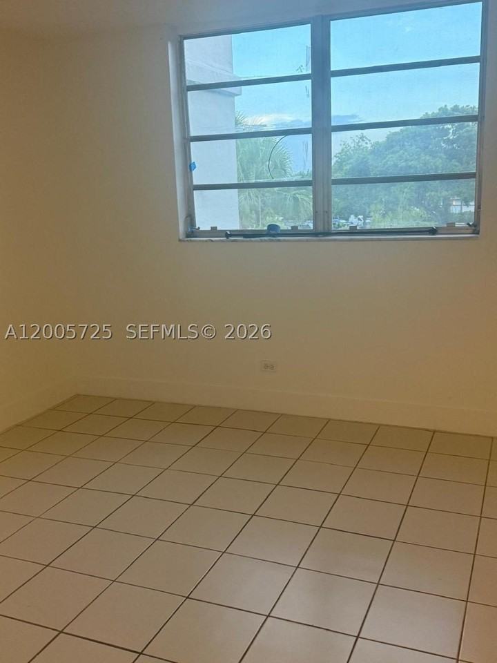 447 Ne 195th St #310 - Photo 4 of 18