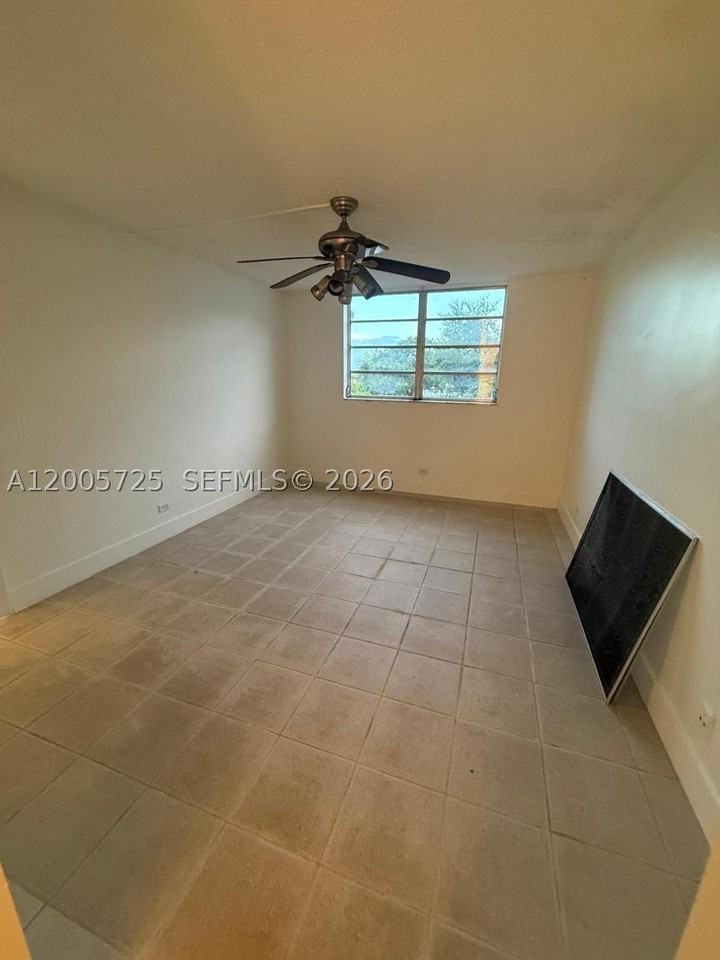 447 Ne 195th St #310 - Photo 5 of 18