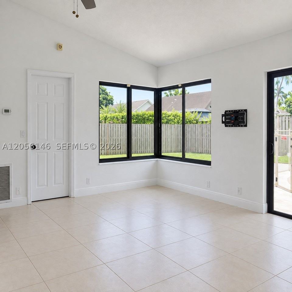 13304 Sw 102nd Ter - Photo 5 of 23