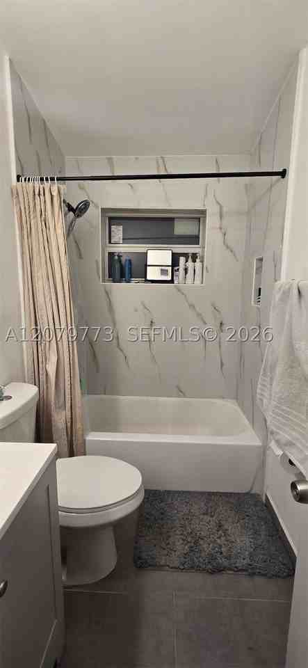 916 Sw 24th Ave #0 - Photo 4 of 8