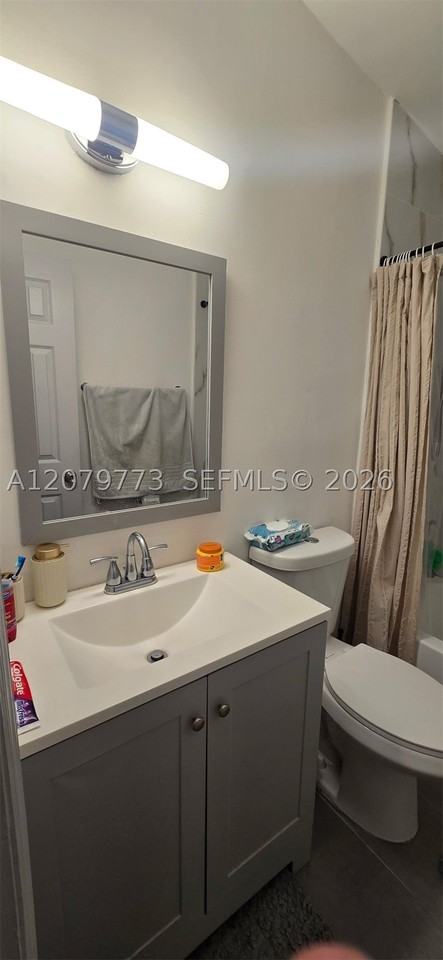 916 Sw 24th Ave #0 - Photo 5 of 8