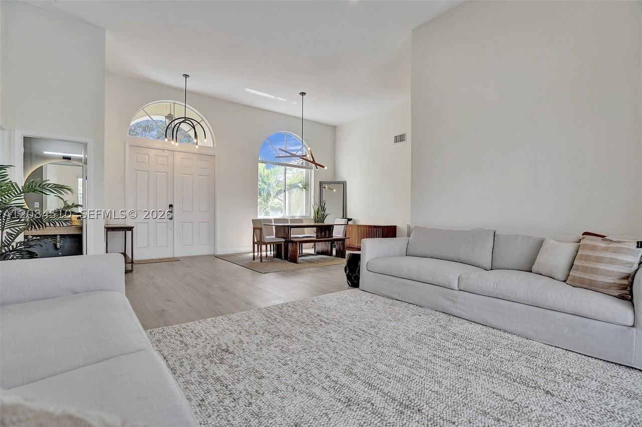 10261 Sw 13th St #0 - Photo 5 of 26