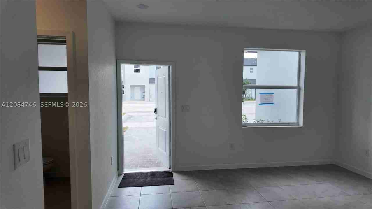Sw 230th Ter - Photo 5 of 27