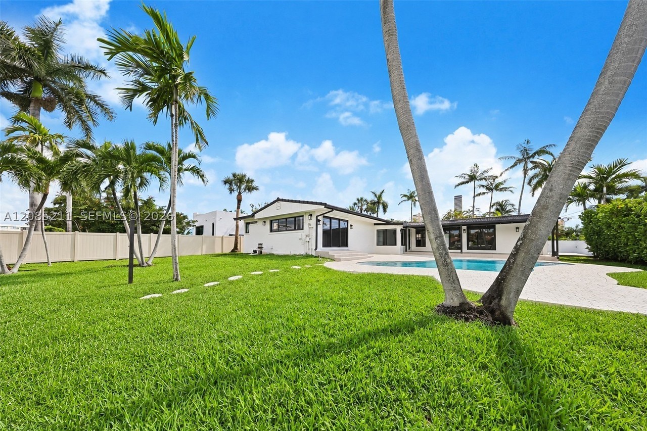 536 Hibiscus Dr - Photo 4 of 28