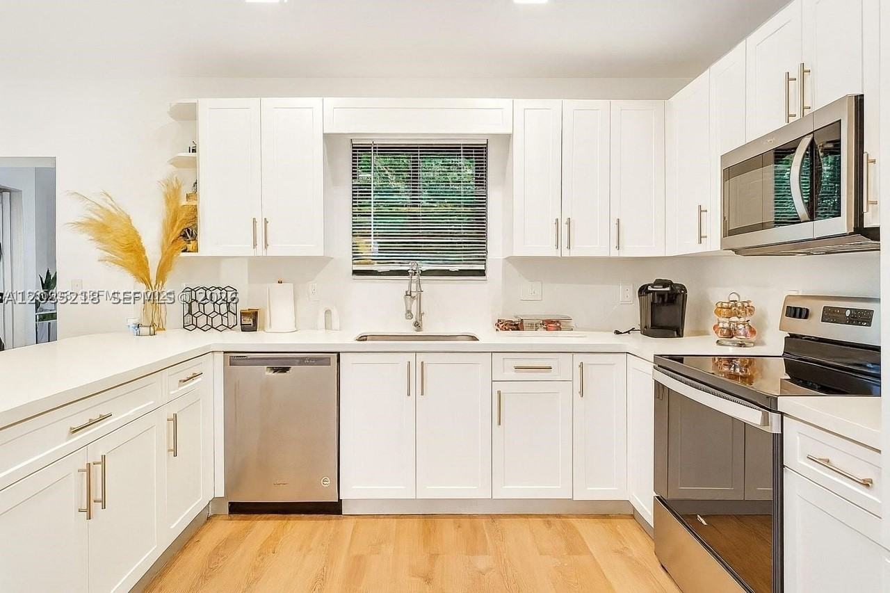 520 Nw 45th St - Photo 3 of 9