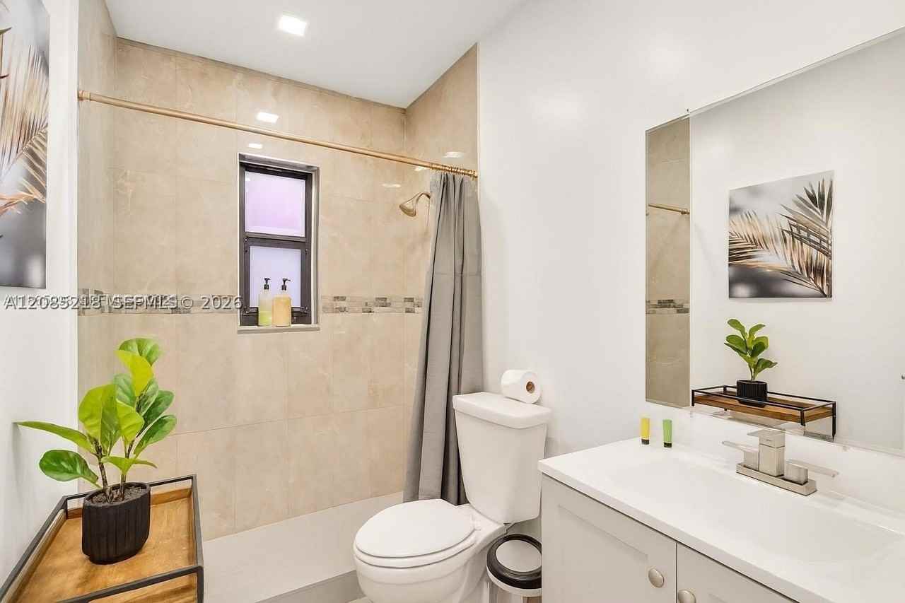 520 Nw 45th St - Photo 6 of 9
