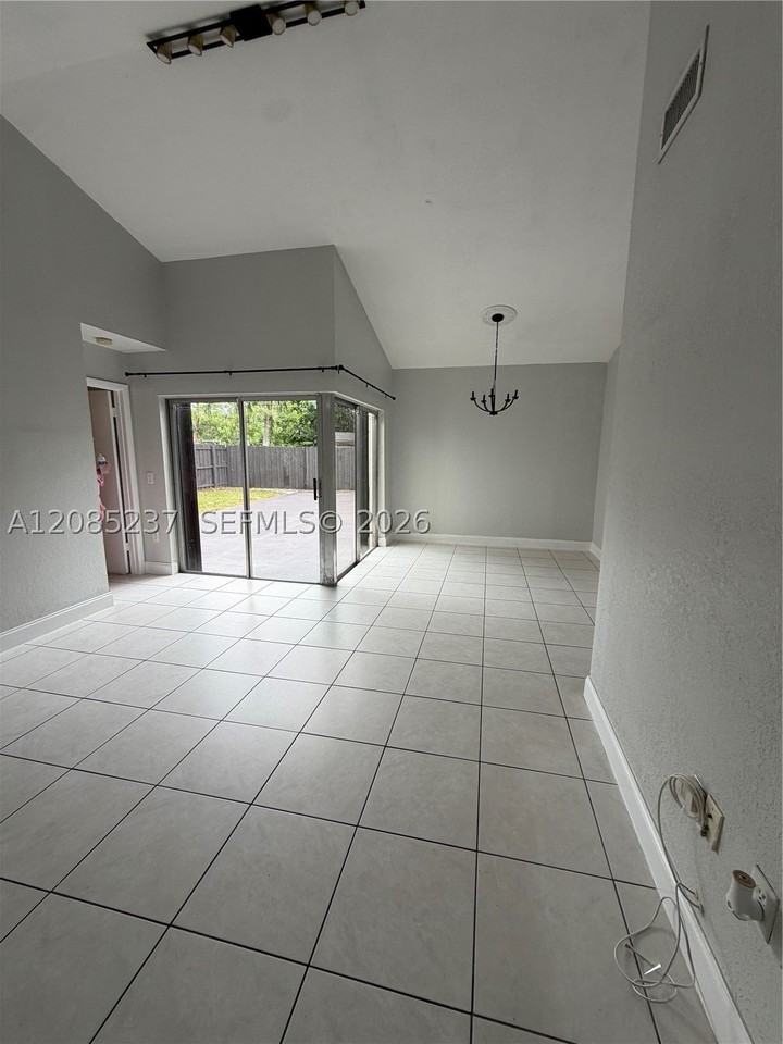 20591 Sw 124th Ct - Photo 4 of 22