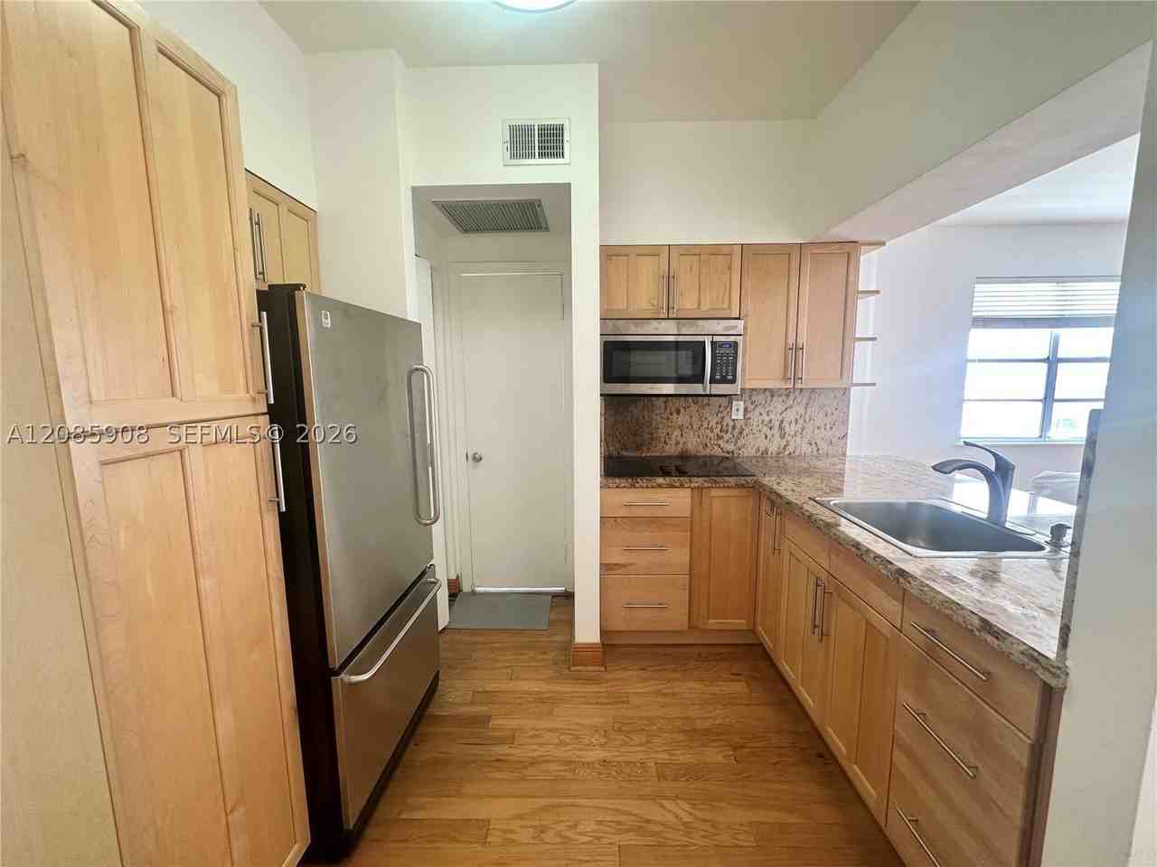 1200 Euclid Ave #204 - Photo 3 of 15