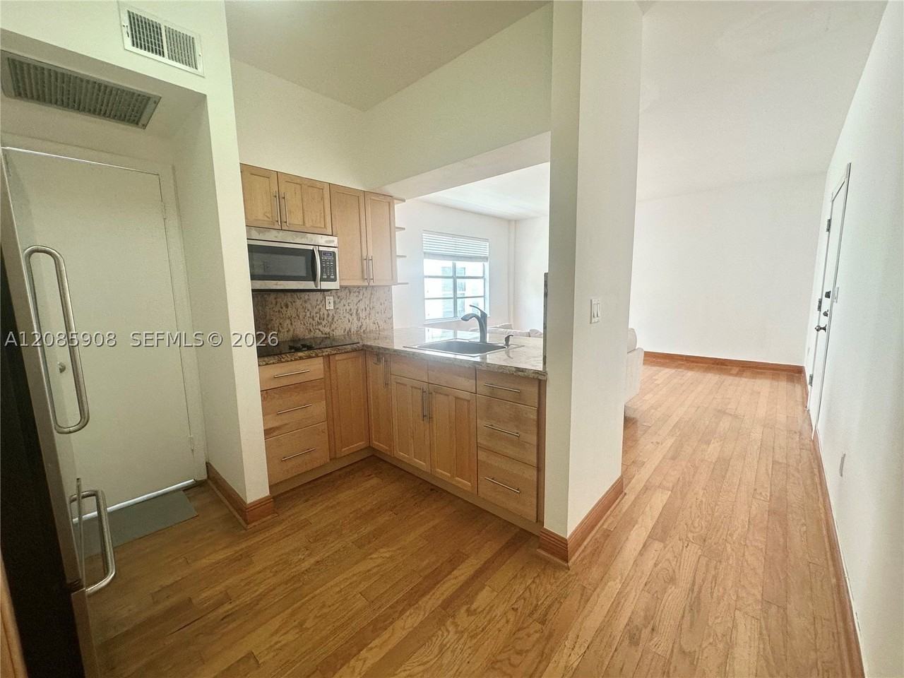 1200 Euclid Ave #204 - Photo 4 of 15