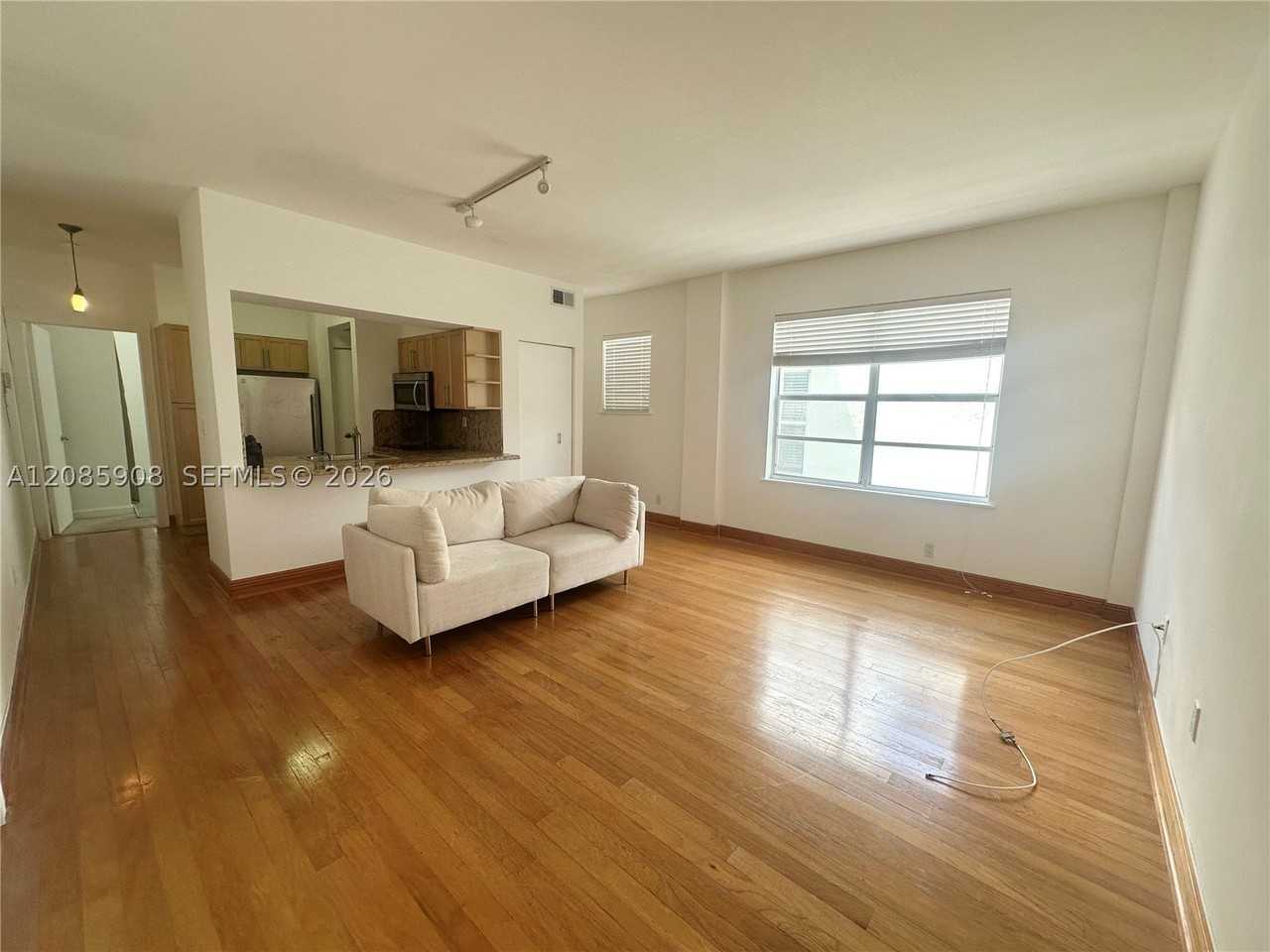 1200 Euclid Ave #204 - Photo 6 of 15