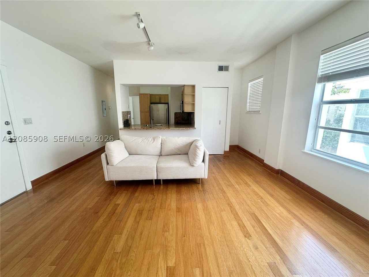 1200 Euclid Ave #204 - Photo 7 of 15