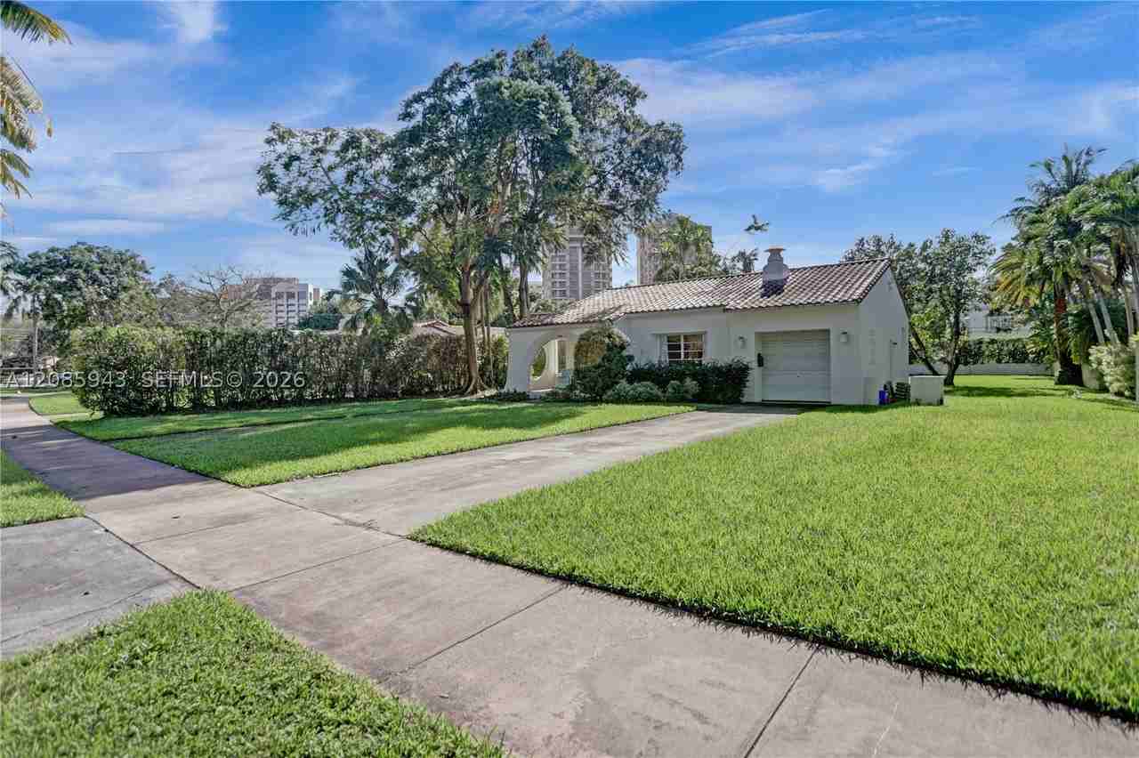 2214 Segovia Cir - Photo 2 of 39