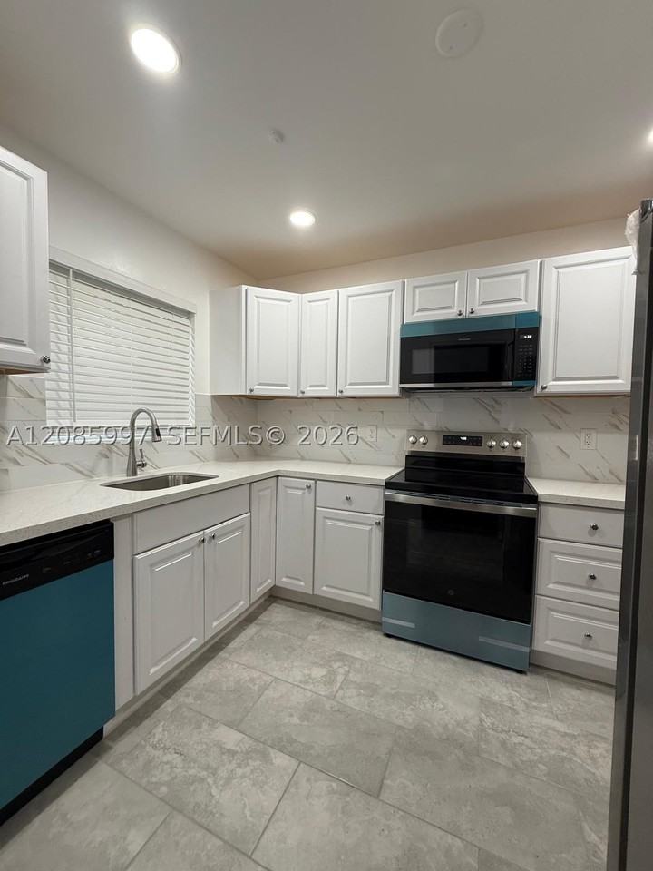 1507 Hayes St - Photo 2 of 15