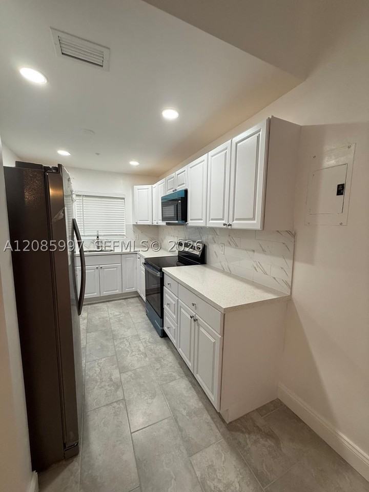 1507 Hayes St - Photo 4 of 15