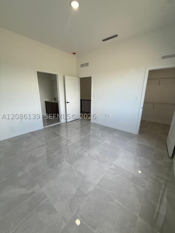 1416 Nw 6th Ter - Photo 5 of 19