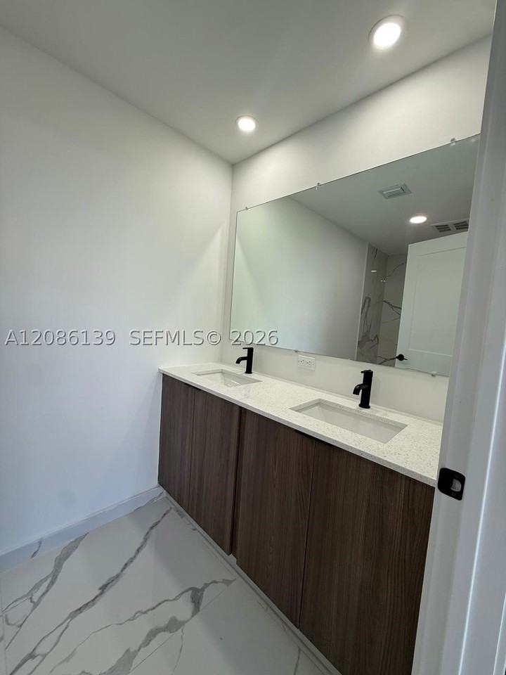 1416 Nw 6th Ter - Photo 7 of 19