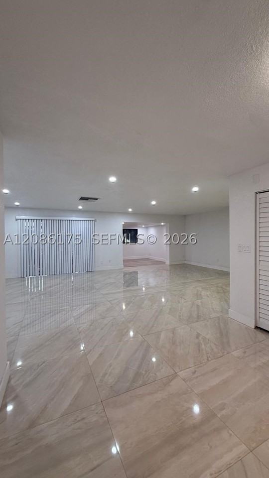 19109 E Lake Dr - Photo 3 of 20