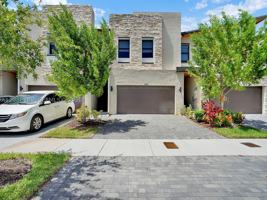 featured image of 10547 Nw 81st St #0