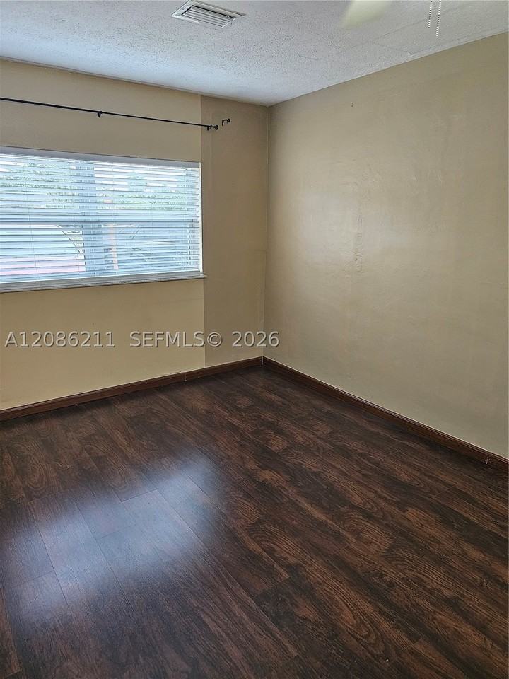 3500 Nw 39th St #0 - Photo 2 of 10