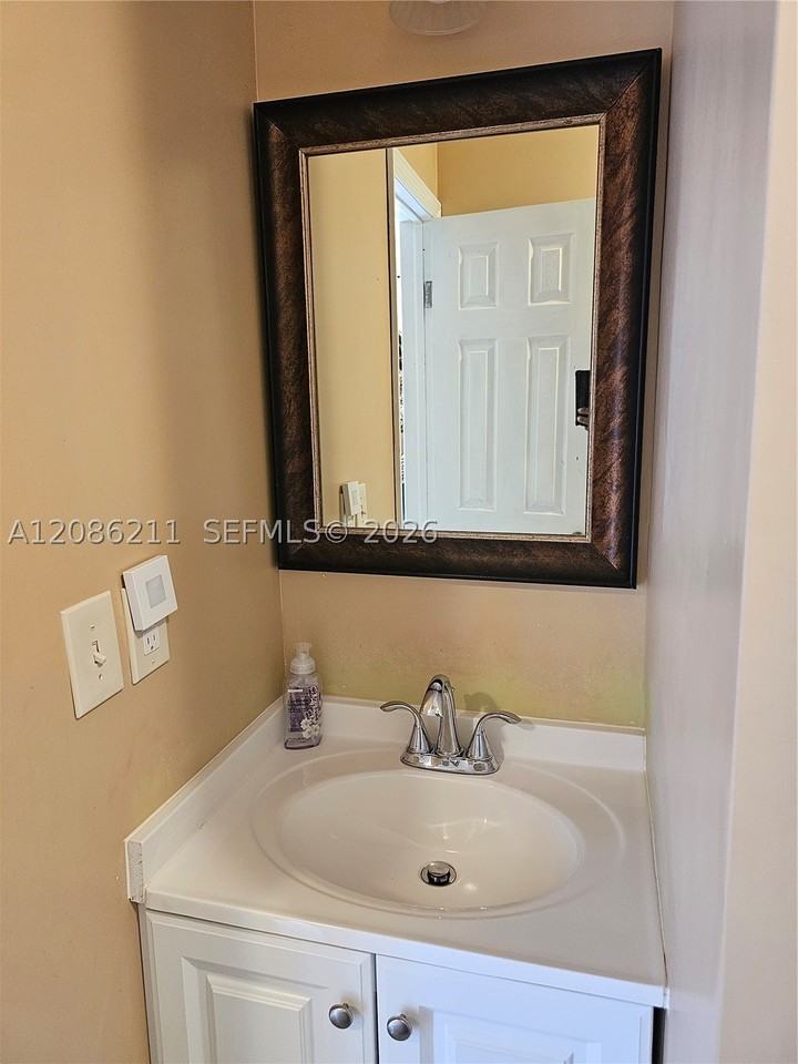 3500 Nw 39th St #0 - Photo 7 of 10