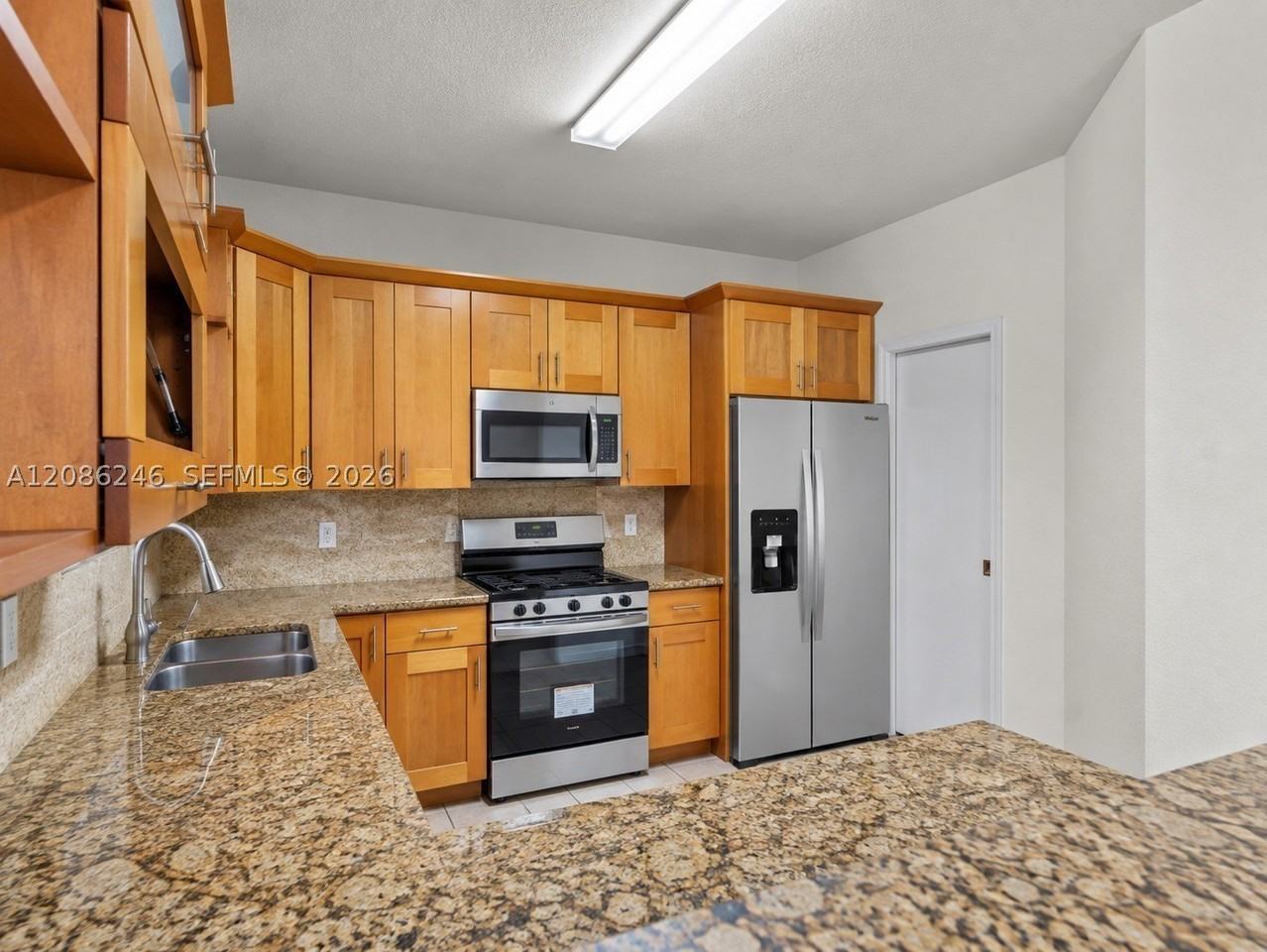 4401 Nw 113th Ct - Photo 3 of 37