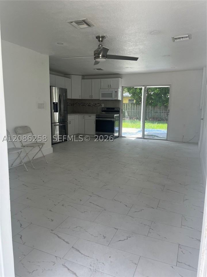 5700 Sw 37th Ct #5700 - Photo 4 of 17