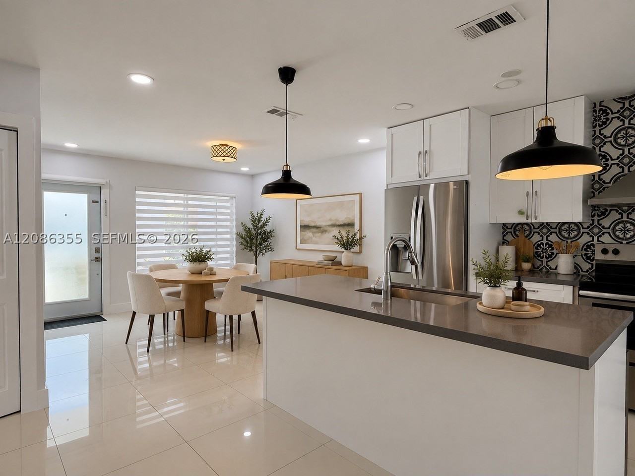2420 Sw 102nd Ave - Photo 3 of 22