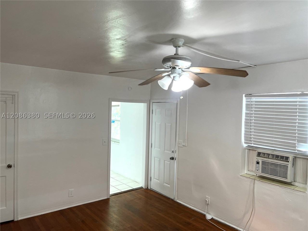 1931 Jefferson St #E - Photo 5 of 20